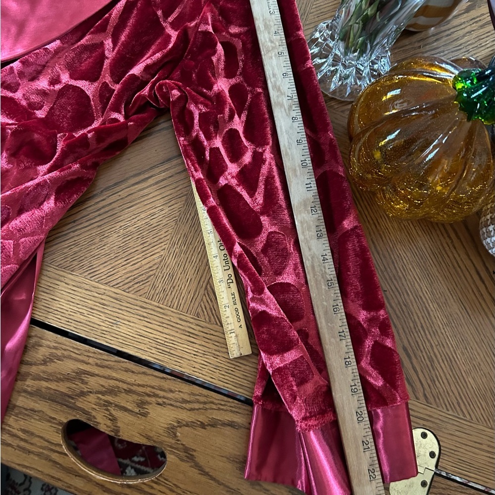 Red Satiny Robe - Picture 15 of 16